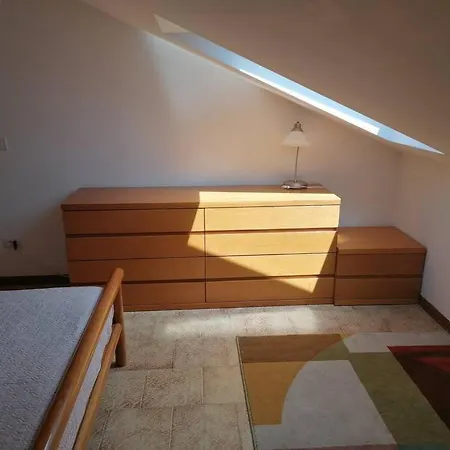 アパート Jozef House グラード